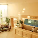 Roxx Deluxe &