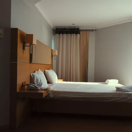 Roxx Deluxe & Hotell *