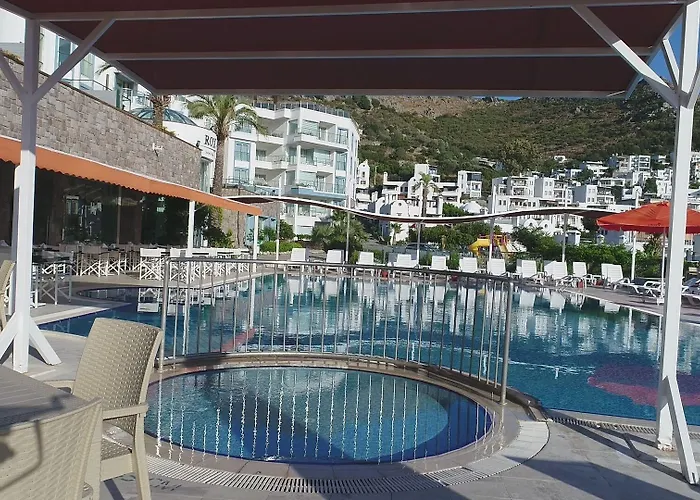 Roxx Deluxe & Hotel
